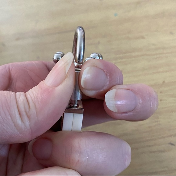 Chanel 02C padlock keychain - Picture 3 of 13